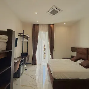 Hotel Auroom, Nápoles
